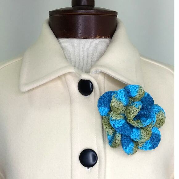 NEW Floral Crochet Brooch Hand Crafted Cotton Fall Autumn Blue Pin Colorful Rose - Picture 7 of 9